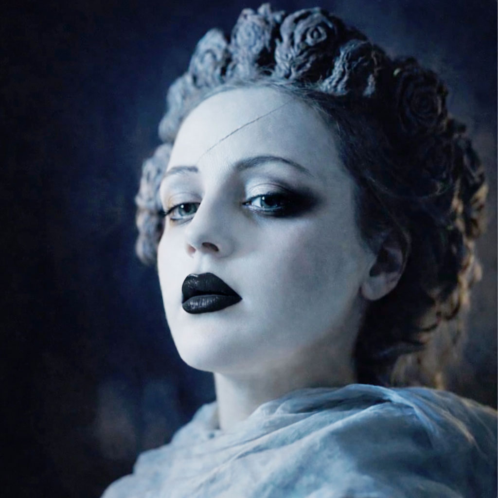 Psycho escape room atmosphere